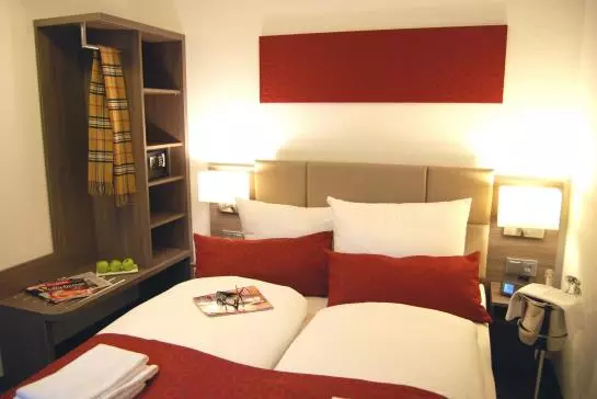 Dom  Am Römerbrunnen