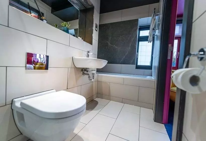 Fotos del hotel The Hux:  4