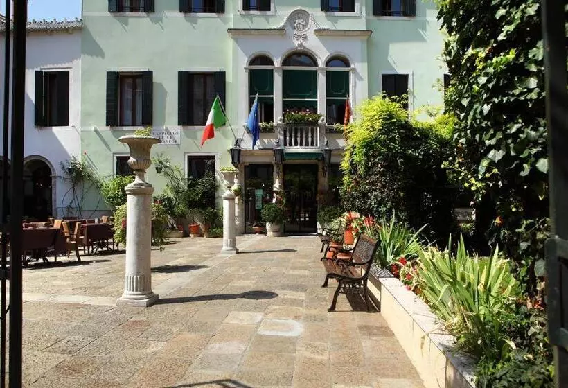 Fotos del hotel Pensione Accademia - Villa Maravege:  19