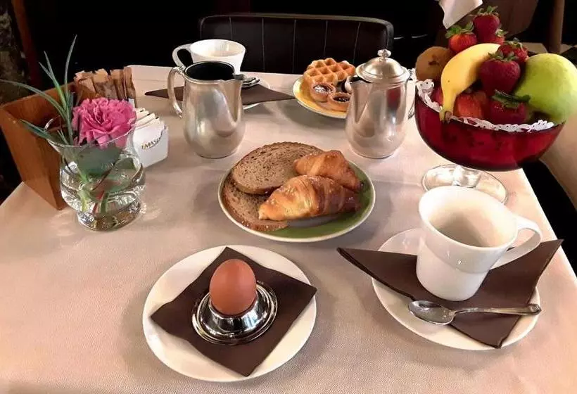 Fotos del hotel Pensione Accademia - Villa Maravege:  23