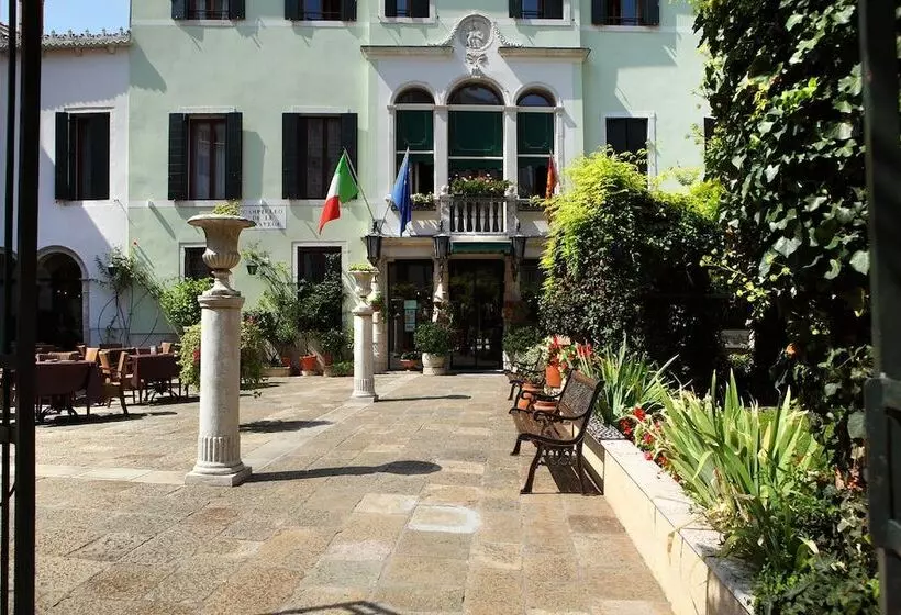 Fotos del hotel Pensione Accademia - Villa Maravege:  11
