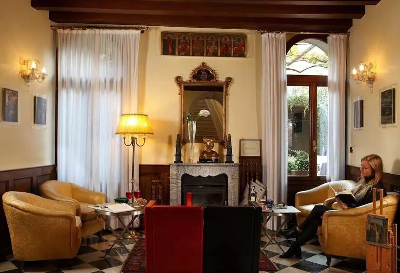 Fotos del hotel Pensione Accademia - Villa Maravege:  8