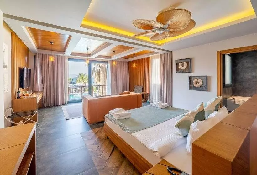 Moyo Luxury Boutique Hotel & Beach