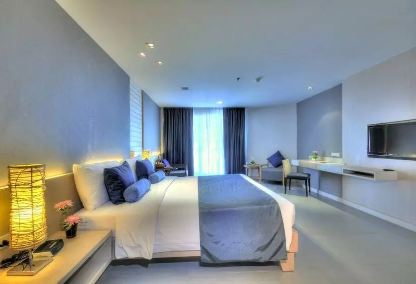 Fotos del hotel The Ashlee Heights Patong  & Suites:  20