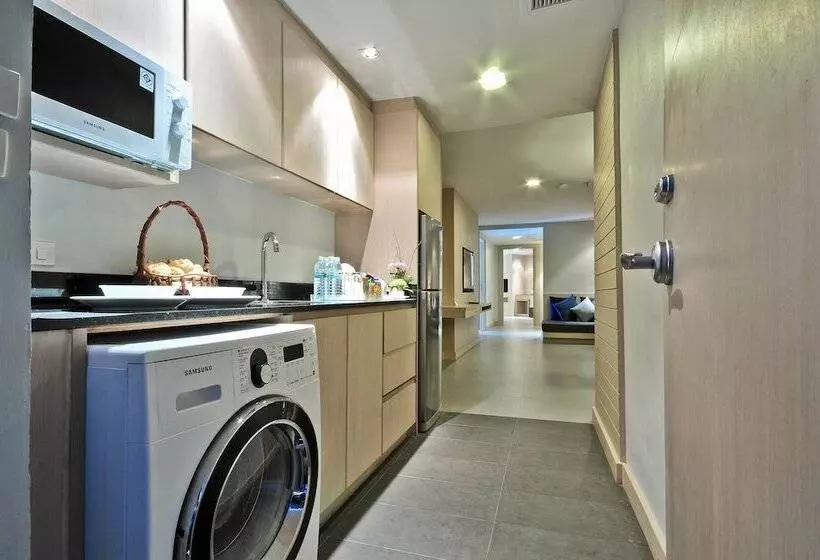 Fotos del hotel The Ashlee Heights Patong  & Suites:  17