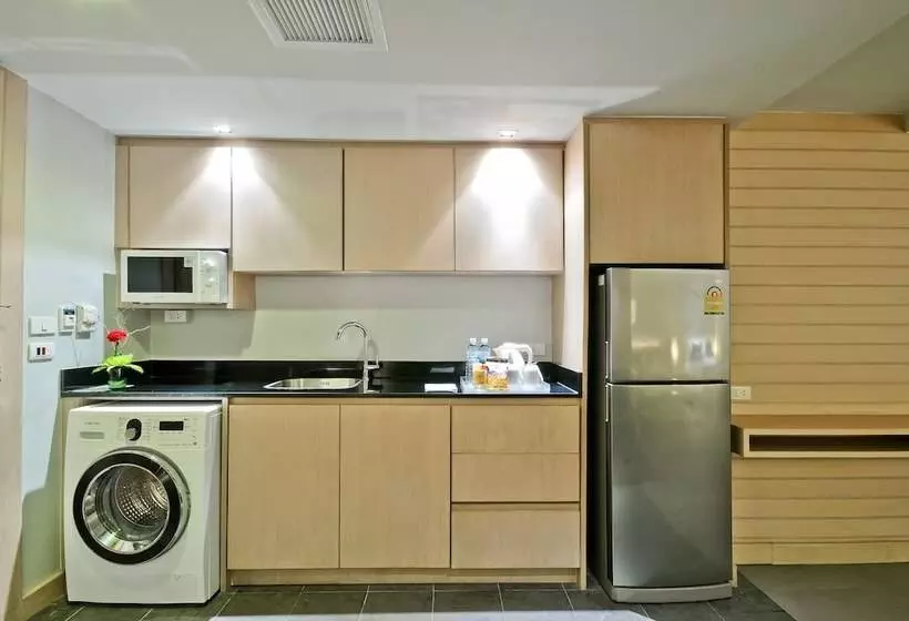 Fotos del hotel The Ashlee Heights Patong  & Suites:  11