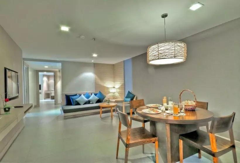 Fotos del hotel The Ashlee Heights Patong  & Suites:  25