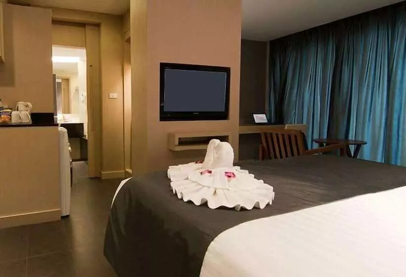 Fotos del hotel The Ashlee Heights Patong  & Suites:  13