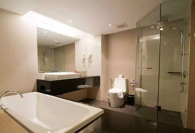 Fotos del hotel The Ashlee Heights Patong  & Suites:  12