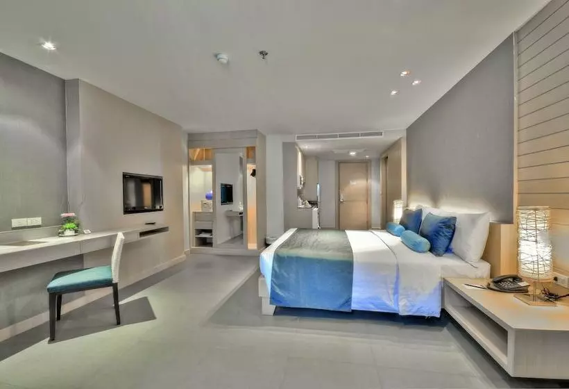 Fotos del hotel The Ashlee Heights Patong  & Suites:  18