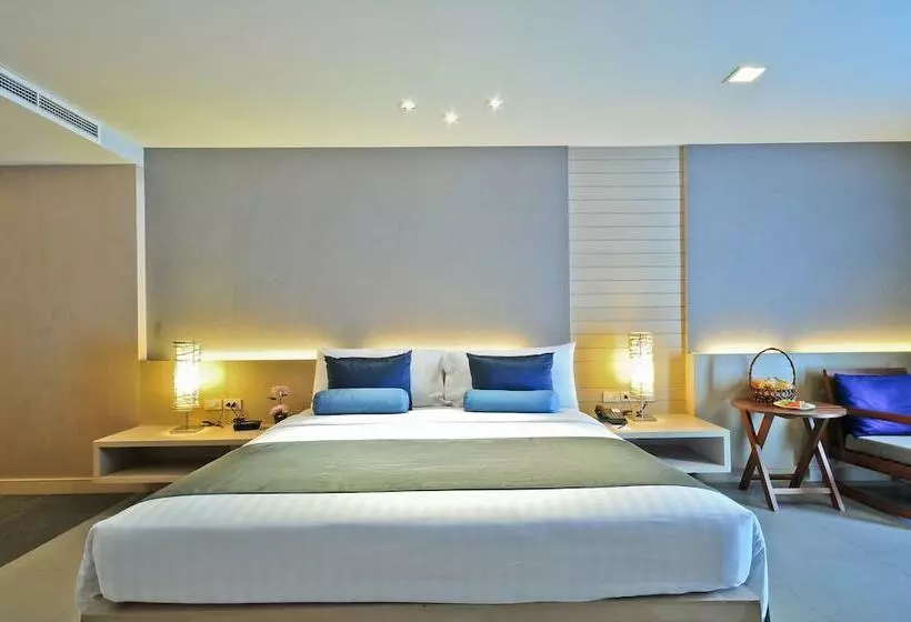 Fotos del hotel The Ashlee Heights Patong  & Suites:  2