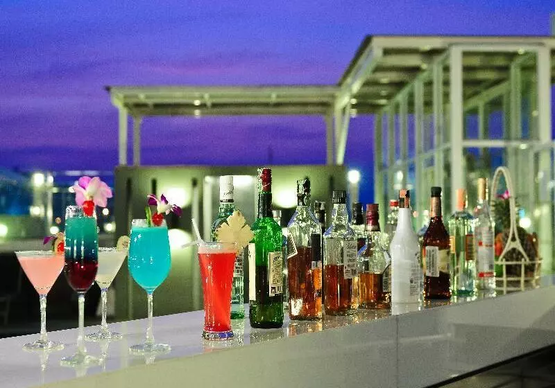 Fotos del hotel The Ashlee Heights Patong  & Suites:  5