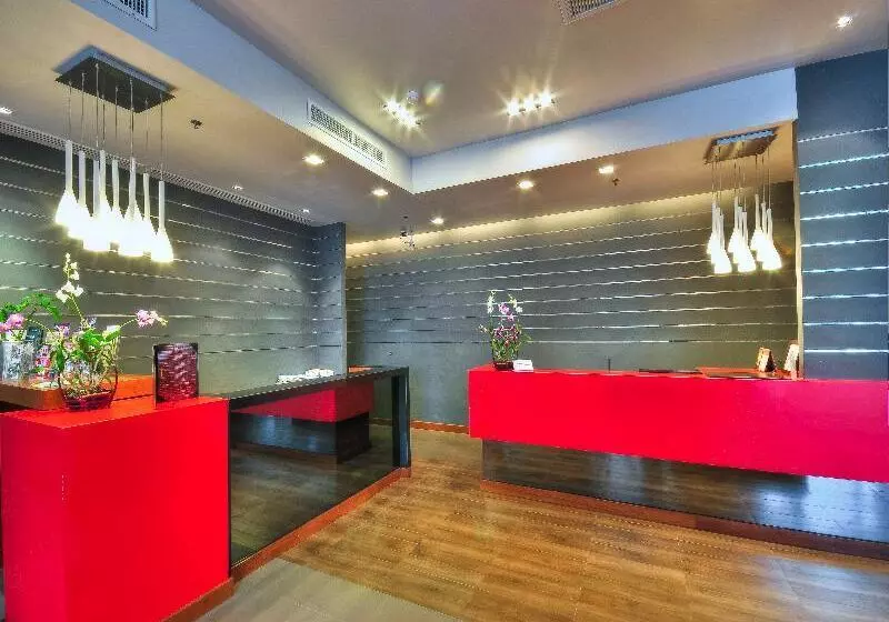 Fotos del hotel The Ashlee Heights Patong  & Suites:  3