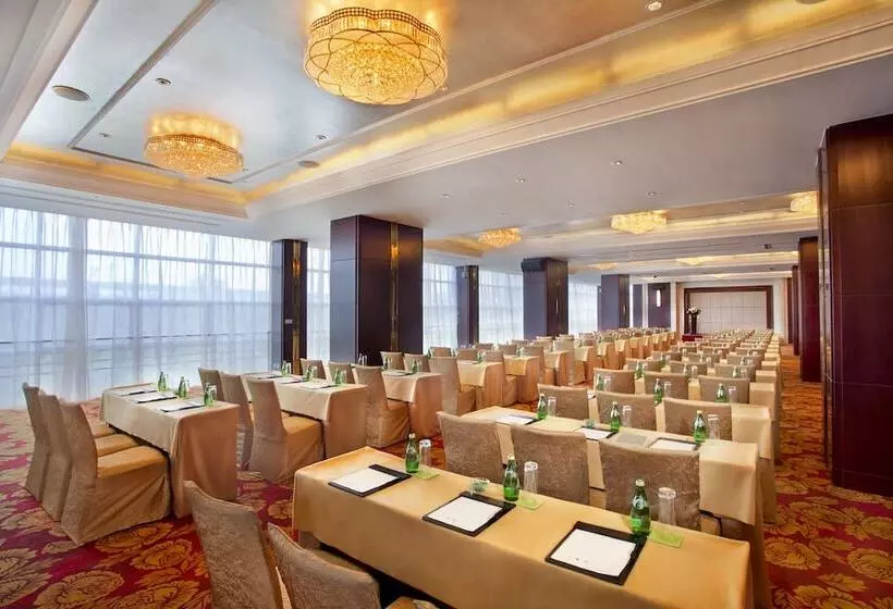 Fotos del hotel Regal Plaza Hotel & Residence:  8