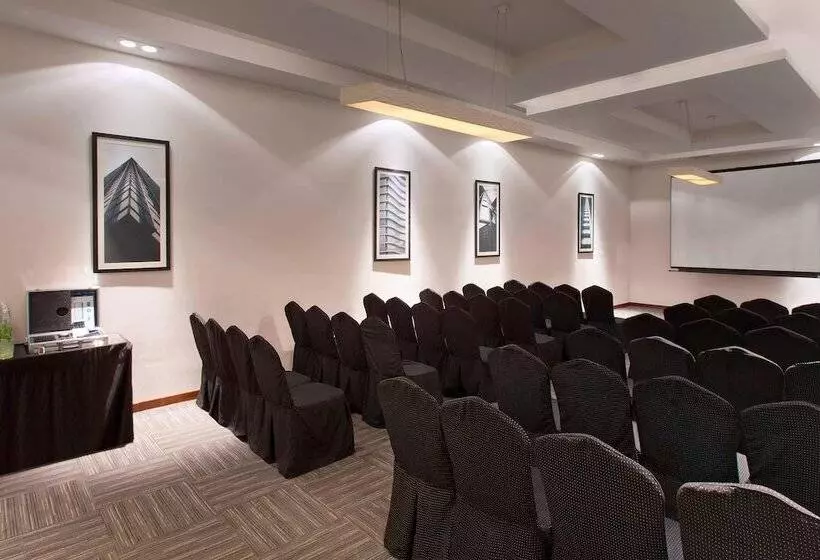 Fotos del hotel Four Points By Sheraton Hotel And Serviced Apartments:  24