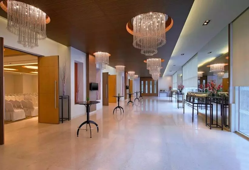 Fotos del hotel Four Points By Sheraton Hotel And Serviced Apartments:  3