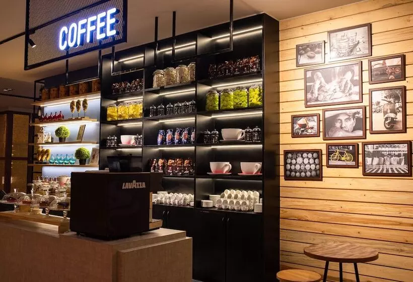 Fotos del hotel Four Points By Sheraton Hotel And Serviced Apartments:  18