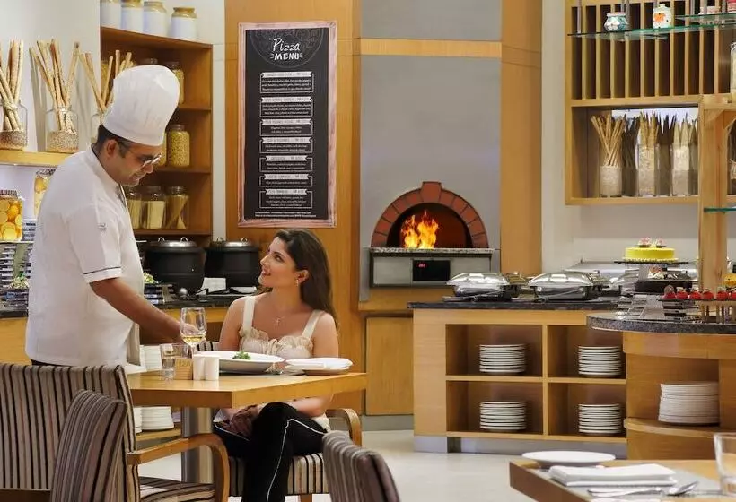 Fotos del hotel Four Points By Sheraton Hotel And Serviced Apartments:  20