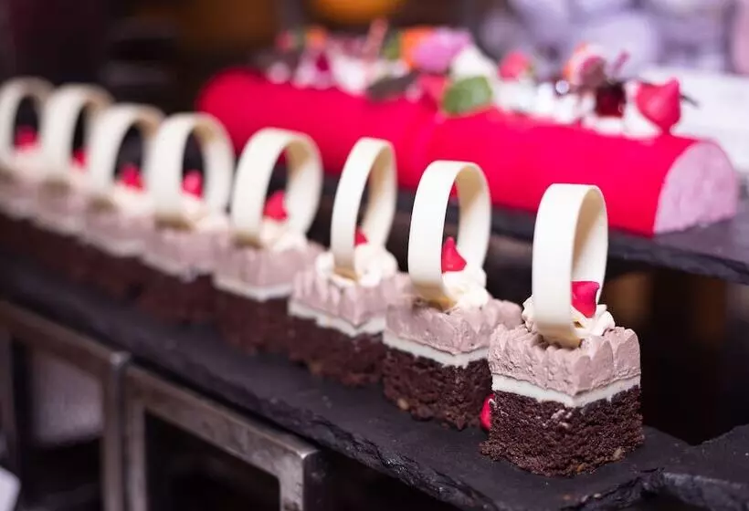 Fotos del hotel Four Points By Sheraton Hotel And Serviced Apartments:  17