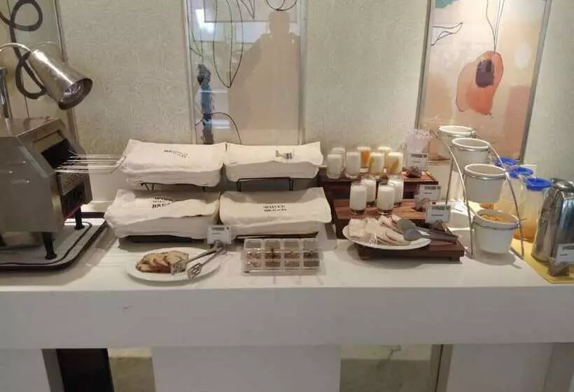 Fotos del hotel The Ashtan Sarovar Portico:  16