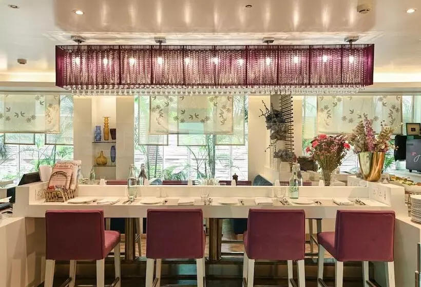 Fotos del hotel The Ashtan Sarovar Portico:  11