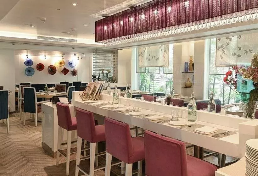 Fotos del hotel The Ashtan Sarovar Portico:  20