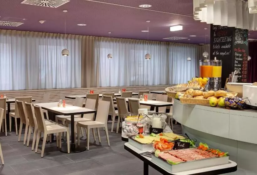 Fotos del hotel Meininger Hotel Wien Downtown Sissi:  2