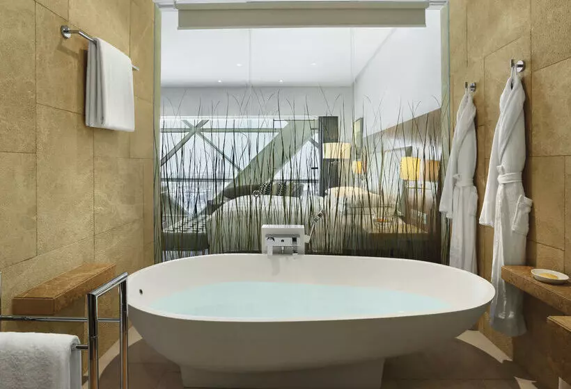 Fotos del hotel Andaz Capital Gate Abu Dhabi  A Concept By Hyatt:  18