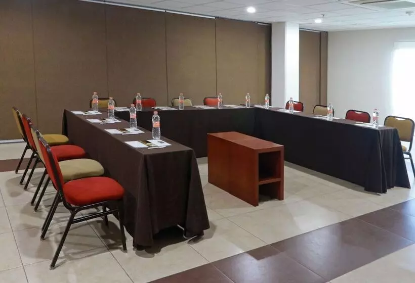 Fotos del hotel Staybridge Suites Queretaro, An Ihg:  15