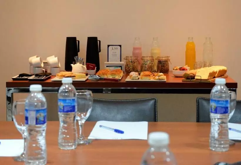 Fotos del hotel Howard Johnson Inn Palermo:  15