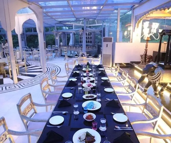 Fotos del hotel The Royal Retreat Resort And Spa:  14