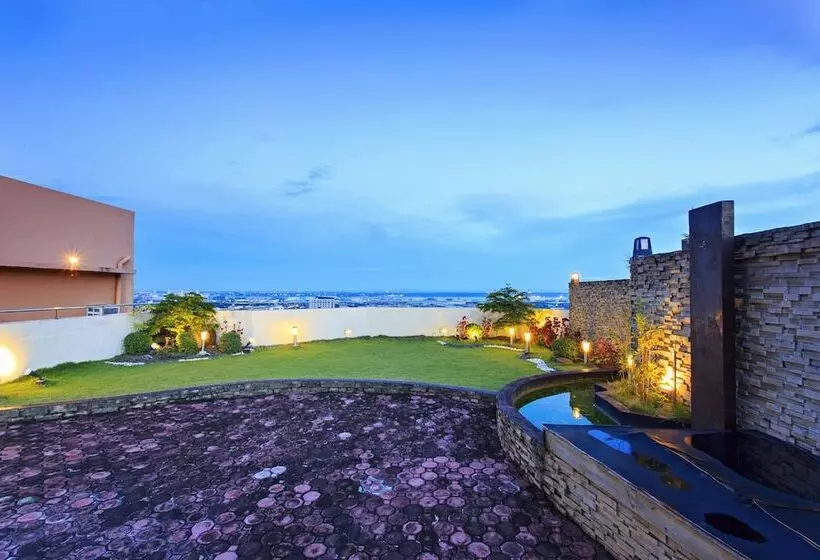 Fotos del hotel Sarrosa International Hotel And Residential Suites:  7