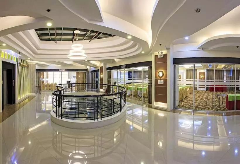 Fotos del hotel Sarrosa International Hotel And Residential Suites:  3