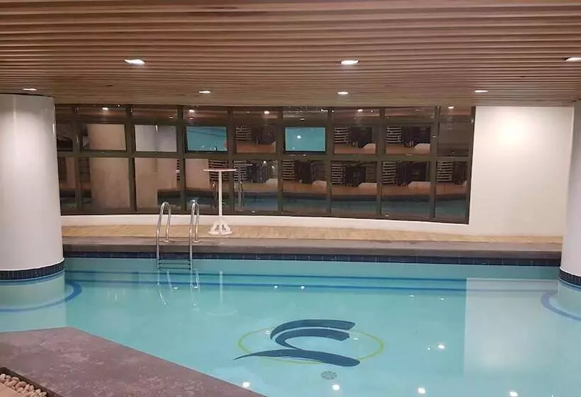 Fotos del hotel Sarrosa International Hotel And Residential Suites:  2