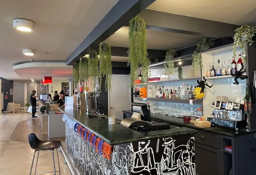 Fotos del hotel Ibis Santiago Estación Central:  2