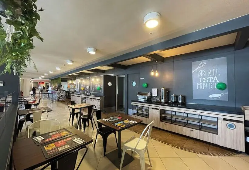 Fotos del hotel Ibis Santiago Estación Central:  6