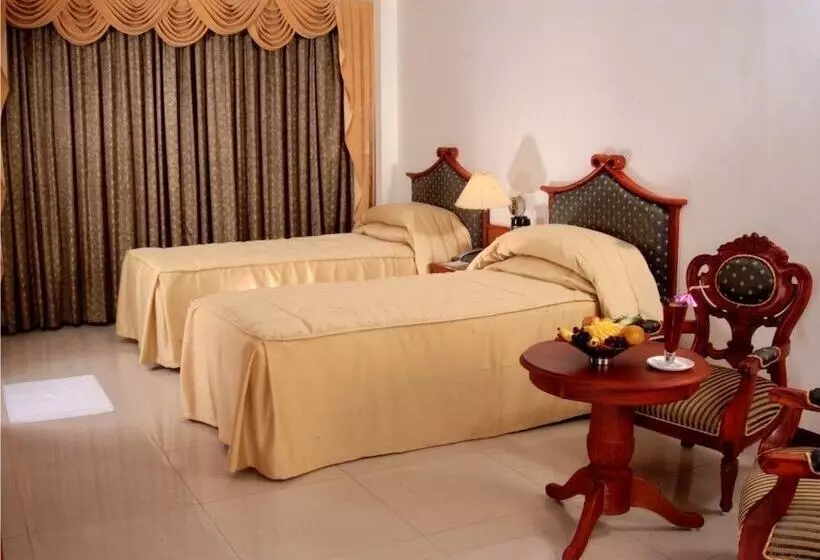 Fotos del hotel Maurya Rajadhani:  2