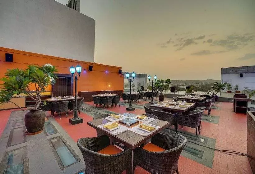 Fotos del hotel Ramee Grand  And Spa, Pune:  6