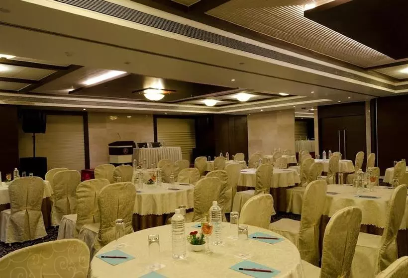 Fotos del hotel Ramee Grand  And Spa, Pune:  15