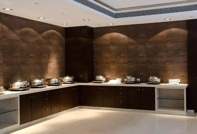 Fotos del hotel Ramee Grand  And Spa, Pune:  7