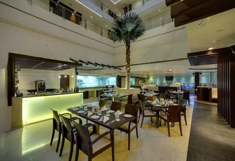 Fotos del hotel Ramee Grand  And Spa, Pune:  4