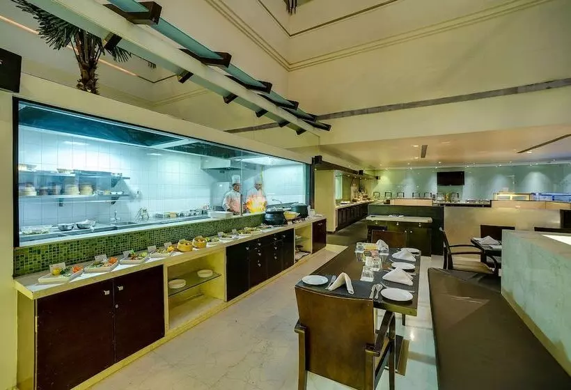 Fotos del hotel Ramee Grand  And Spa, Pune:  12