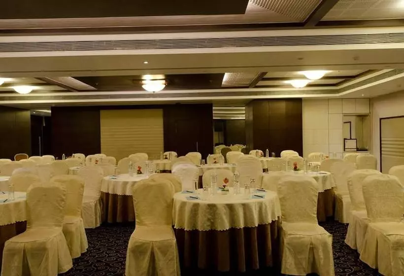 Fotos del hotel Ramee Grand  And Spa, Pune:  5