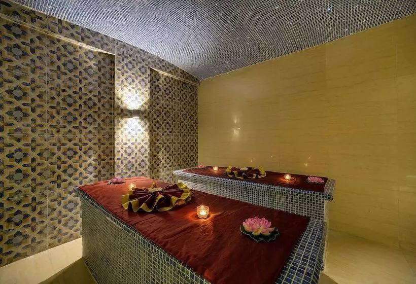 Fotos del hotel Ramee Grand  And Spa, Pune:  3