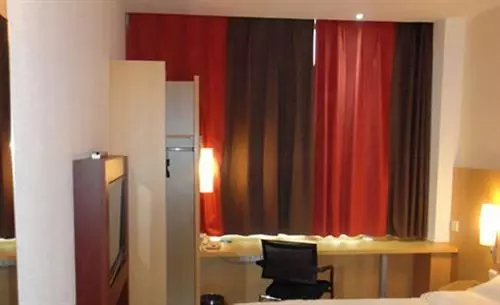 ibis Hangzhou South Railway Station