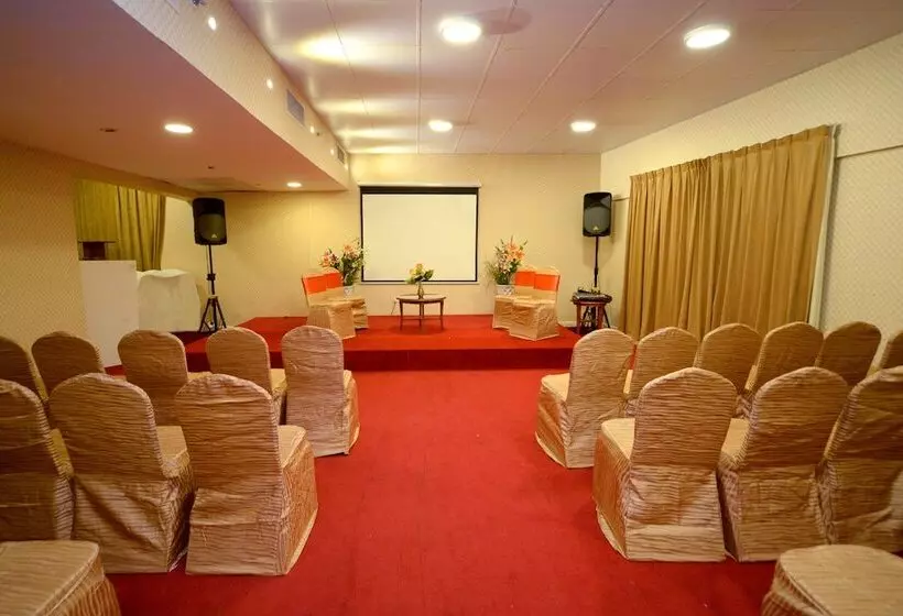 Fotos del hotel Nejoum Al Emarat:  16