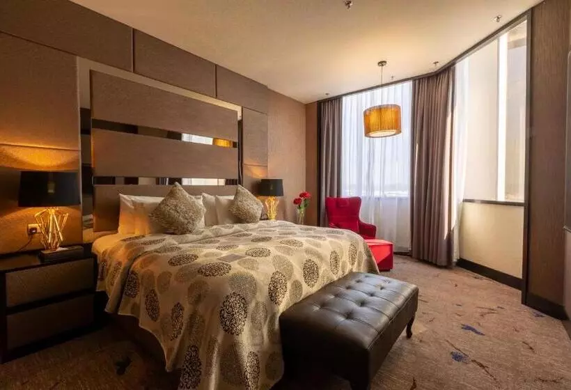 Fotos del hotel New World Suites:  3