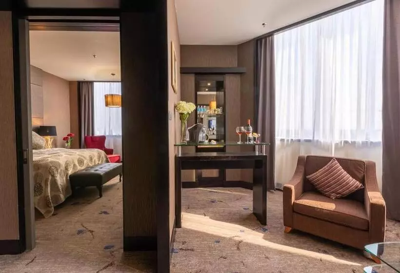 Fotos del hotel New World Suites:  15