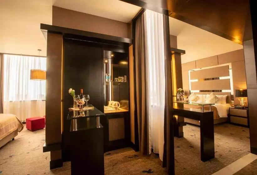 Fotos del hotel New World Suites:  10