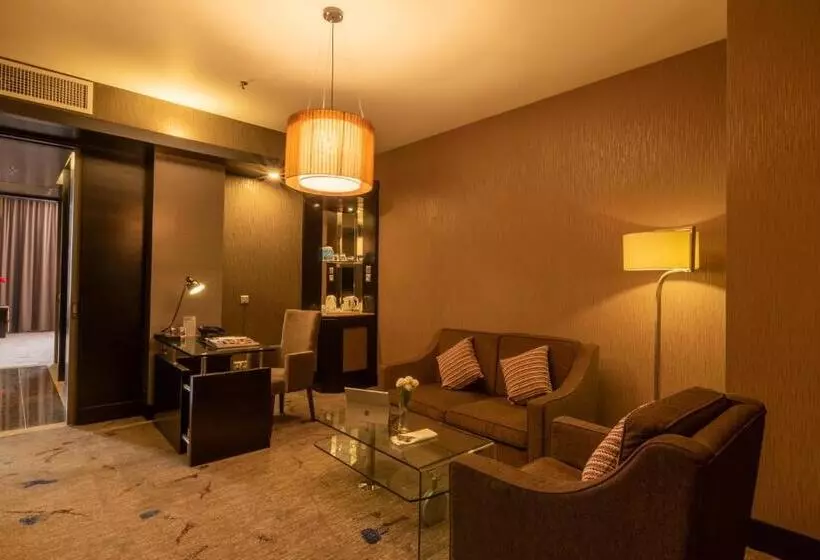 Fotos del hotel New World Suites:  25